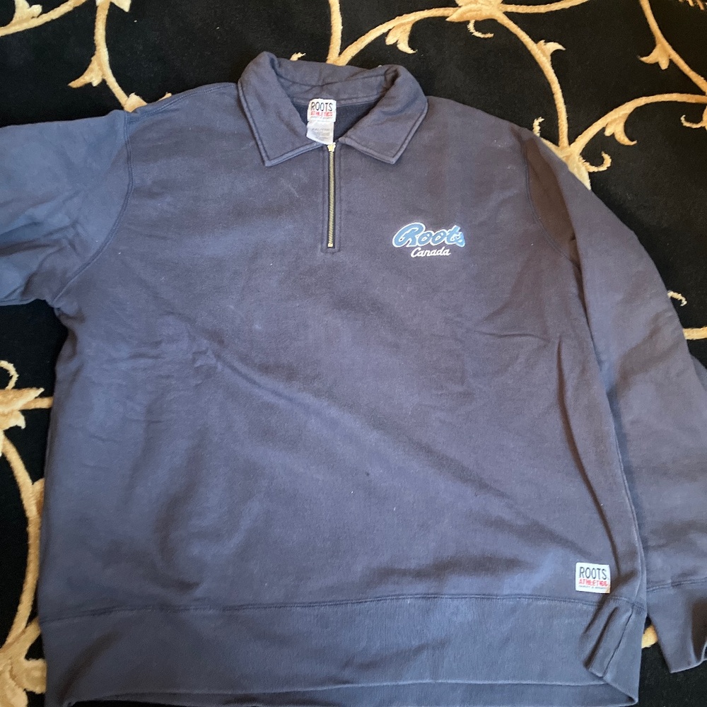 Vintage 1990s roots sweatshirt in great condition.
